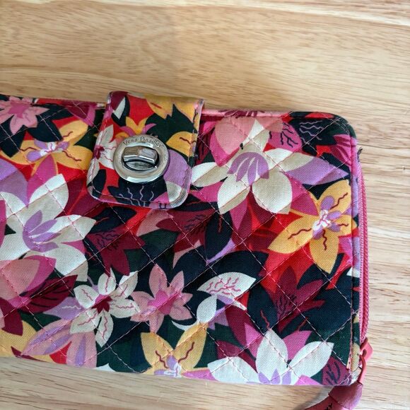 Vera Bradley‎ Floral Wallet - Picture 3 of 9
